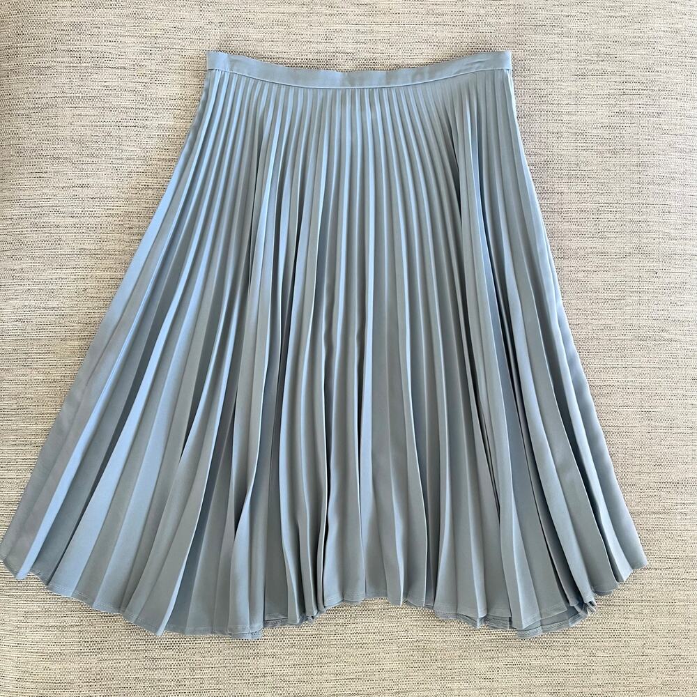 Helene Berman London Size 4 Light Blue Pleated Midi Skirt
